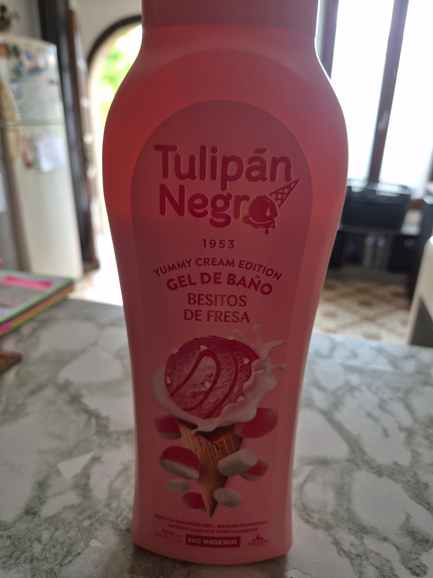 Gel douche 650ml . Parfum Bisous  de 🍓 ( Besitos de Fresa )